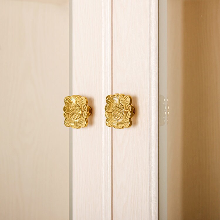Brass sunflower Dreawer Dresser Knobs pull, decorative art room knobs, diy drawer pulls , wardrobe Knob, Cabinet Knobs , furniture hardware