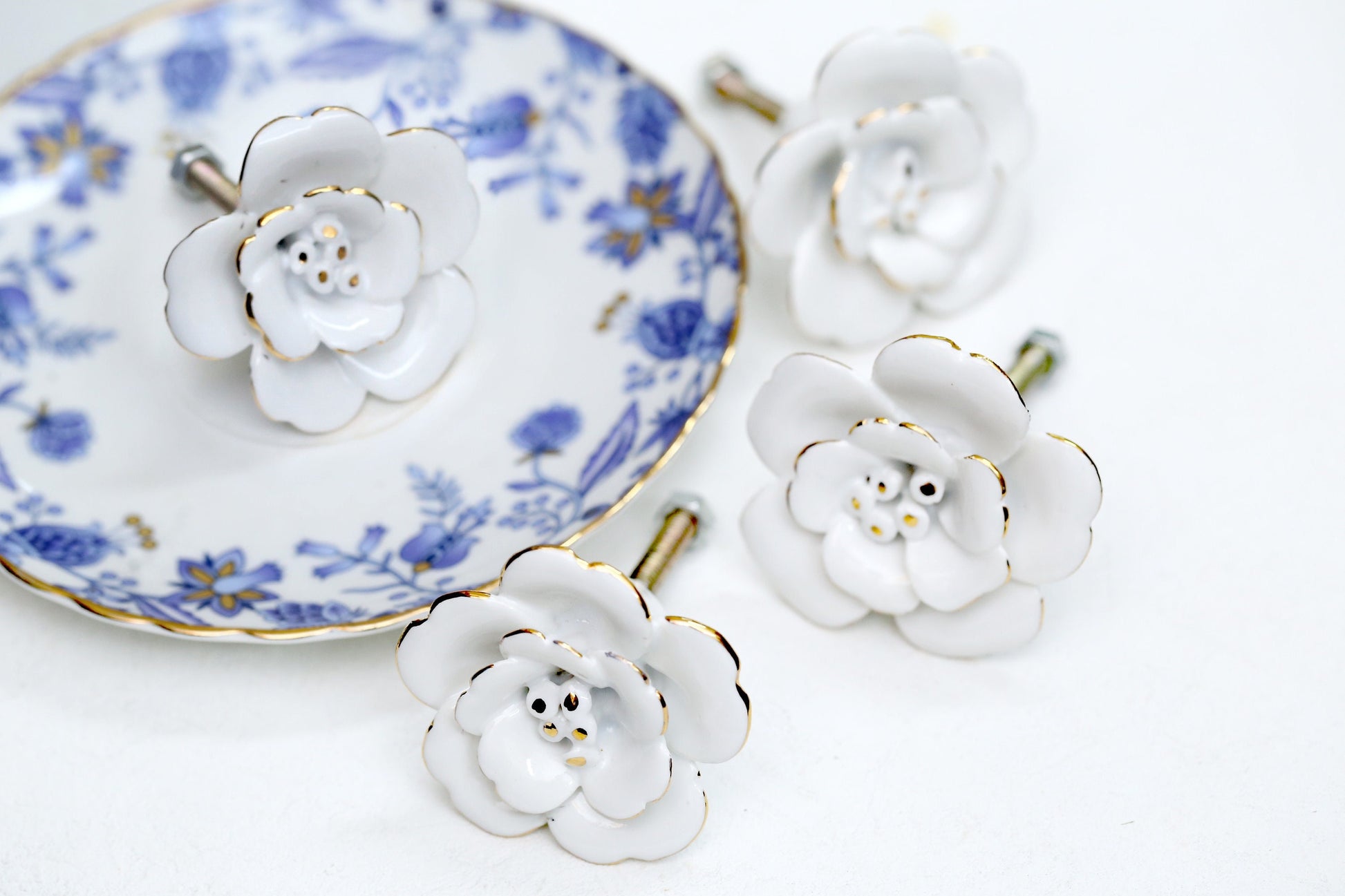 Classical White Flower knobs Pull Flower Drawer Knobs Pulls Dresser handle knob, Wardrobe handle pull, furniture Handles cabinet Hardware